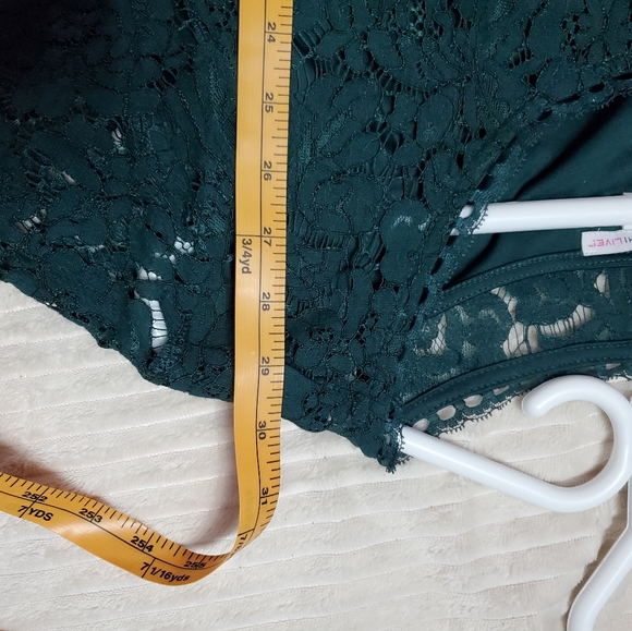 Lace peplum top plus size - Picture 8 of 10